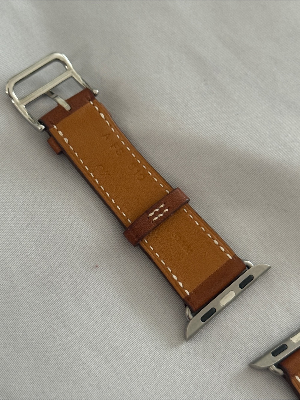 Hermes Apple Watch band pink and beige only barely used - Picture 6 of 11